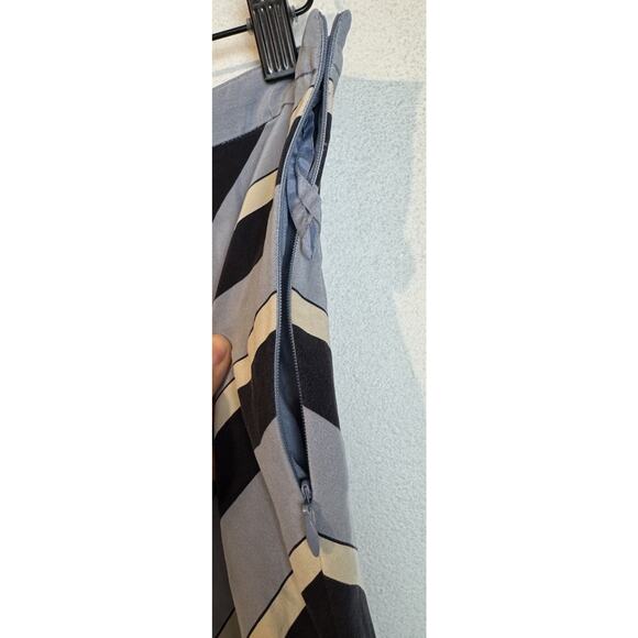 Banana Republic Blue Striped Midi Skirt Size 8 100% Silk - Picture 4 of 6
